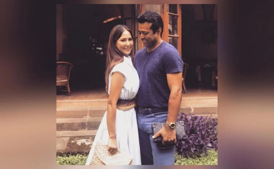 Kim Sharma makes her relationship with Leander Paes official, shares pic