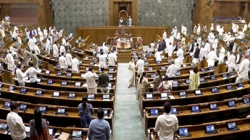 संसद मानसून सत्र का आखिरी दिन: अमित शाह की चर्चा की अपील, क्या राहुल गांधी खत्म करेंगे गतिरोध?