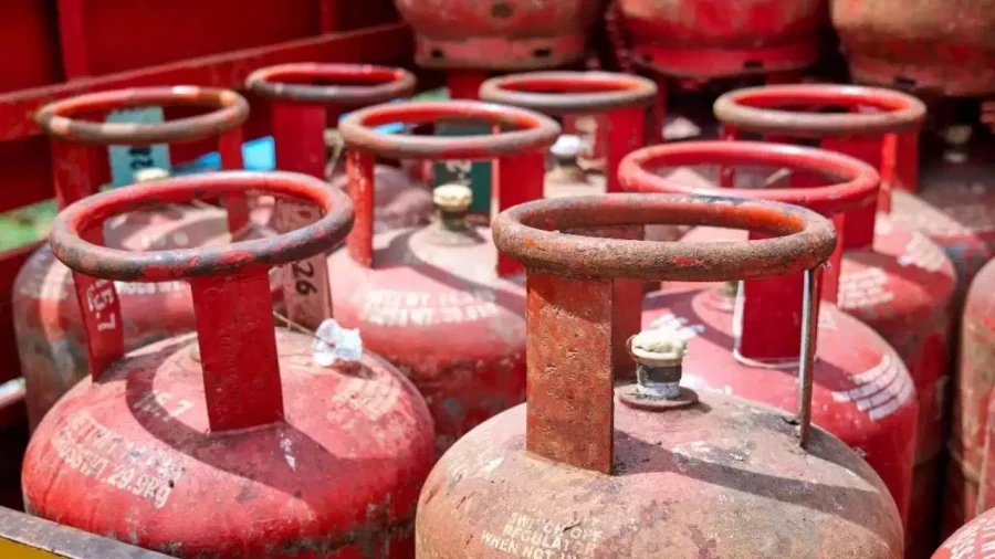 LPG Cylinder Booking: ग्राहकों के लिए बड़ी खुशखबरी, अब 25 दिन बाद बुक होगा अगला सिलेंडर