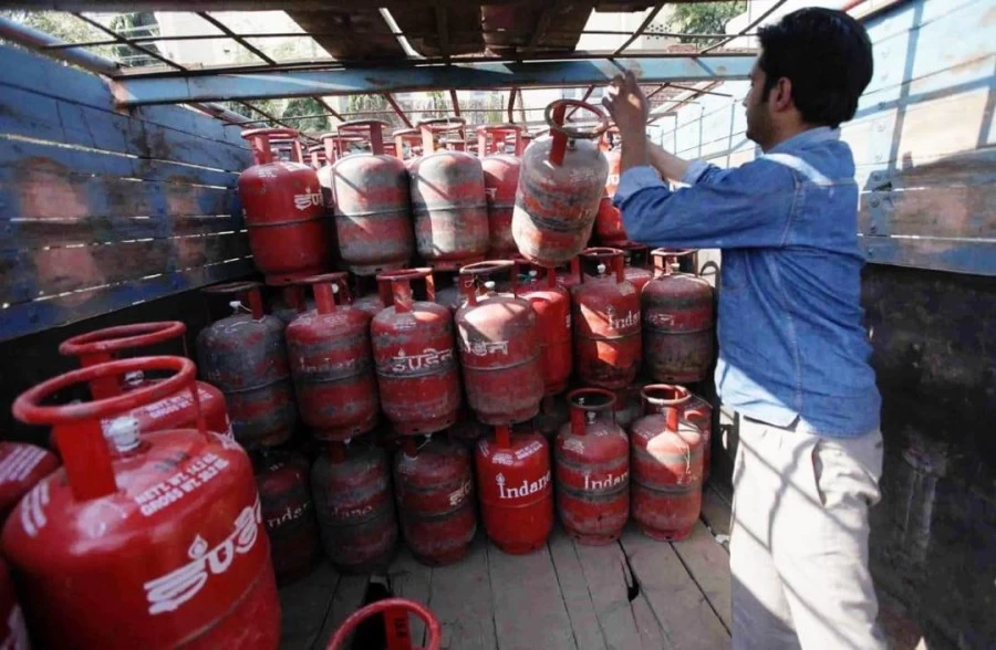 Domestic LPG cylinder price hiked by ₹25 for 2nd time in 15 days across India