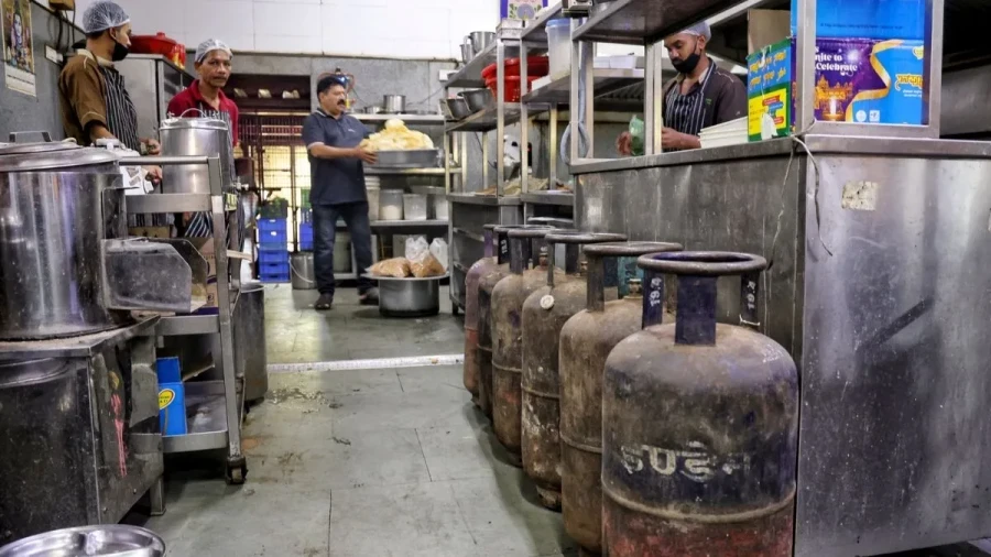 LPG Cylinder Price Cut: Commercial Rates Slashed By 183.50 Rupees From July 1