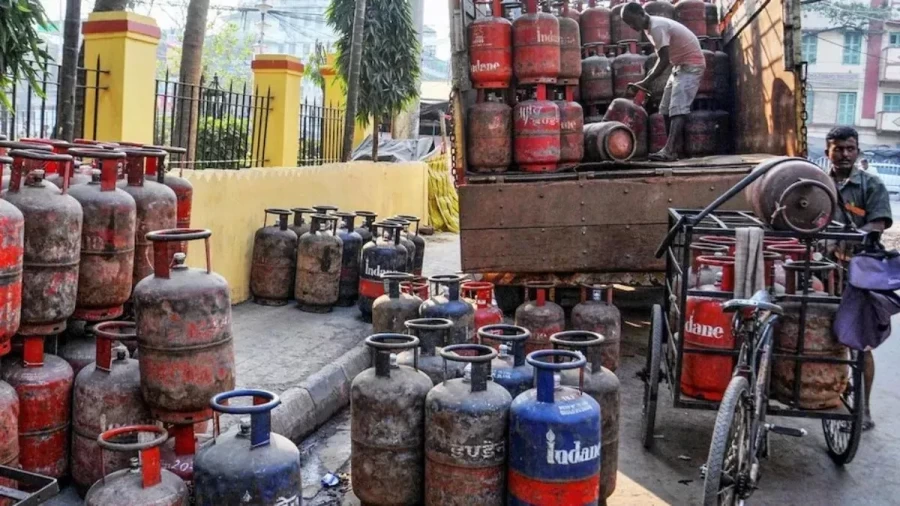 LPG सिलेंडर की जमाखोरी रोकने हेतु बुकिंग नियमों में बदलाव, 25 दिन का अंतराल