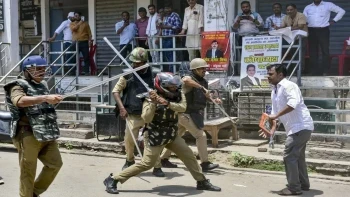 लखनऊ में वकीलों की बड़ी हड़ताल: पुलिस कार्रवाई के विरोध में 26 मई तक सामूहिक अवकाश