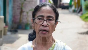 ममता बनर्जी की बढ़ी मुश्किलें: बगावत और फूट के बाद अब दो मोर्चों पर कानूनी जंग