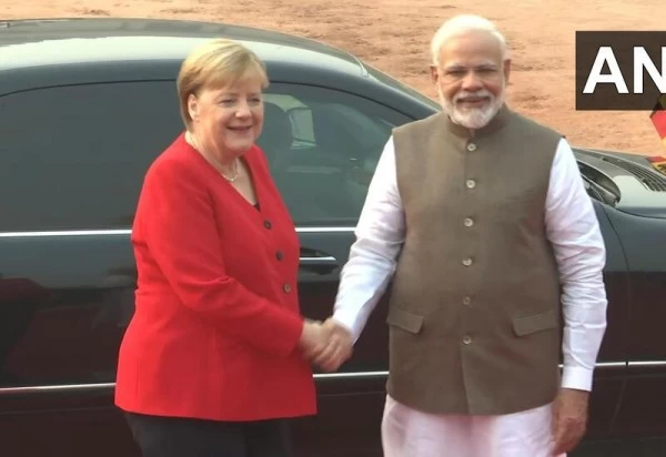 राष्‍ट्रपति भवन में राष्‍ट्रगान के दौरान कुर्सी पर बैठी रहीं जर्मन चांसलर एंजेला मर्केल, ये था कारण 