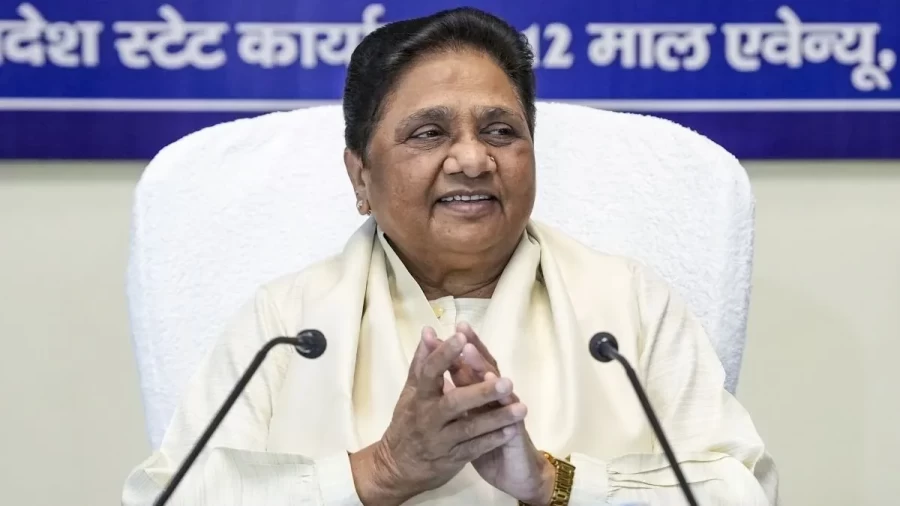 मायावती की सोशल इंजीनियरिंग: 'घूसखोर पंडत' विवाद के बीच ब्राह्मणों पर नजर