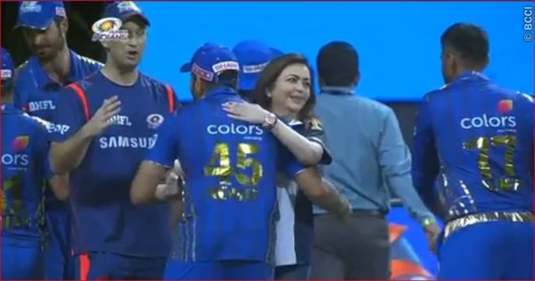 सुपर ओवर मैच में मुंबई ने हैदराबाद को हरा, प्लेऑफ में जगह पक्की की