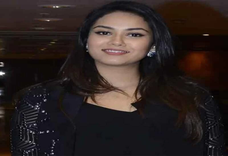 काले लिबास में Mira Rajput लगीं कमाल, झालर वाली ड्रेस को खूबसूरती से किया कैरी