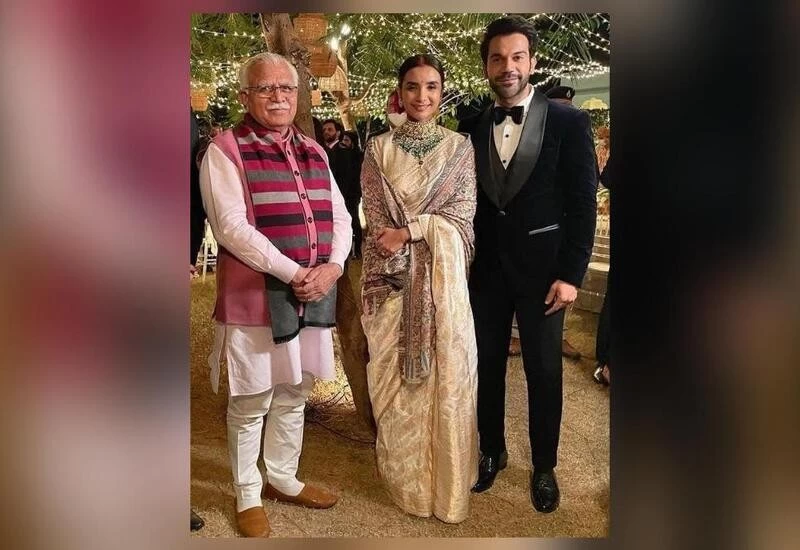 हरियाणा के सीएम खट्टर ने राजकुमार व पत्रलेखा के रिसेप्शन की पहली तस्वीर की शेयर