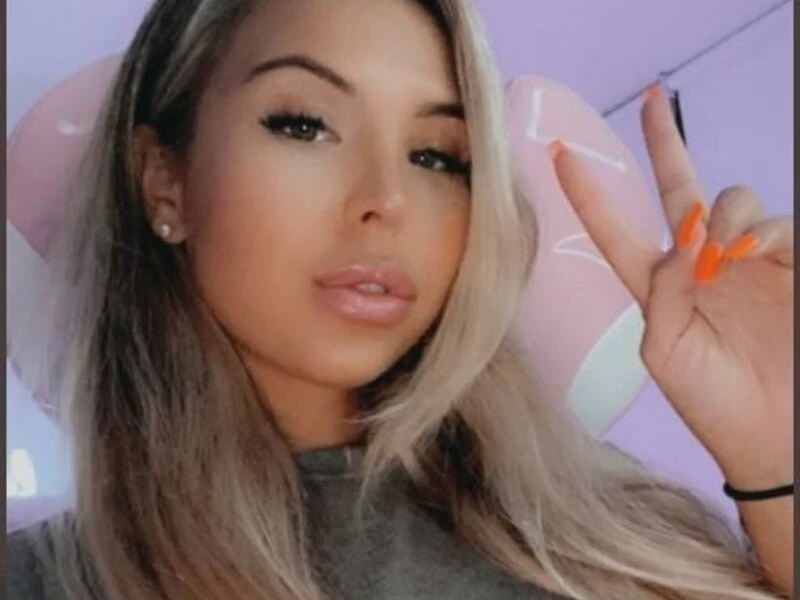 पोप फ्रांसिस ने किया बिकनी मॉडल की फोटो को लाइक, मच गया बवाल, हटायी पोस्ट