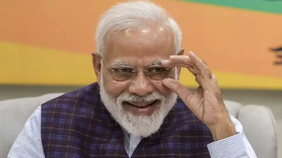 A tweet by Modi caused uproar in the neighboring country, Pakistan's HM and Defense Minister lost their composure.