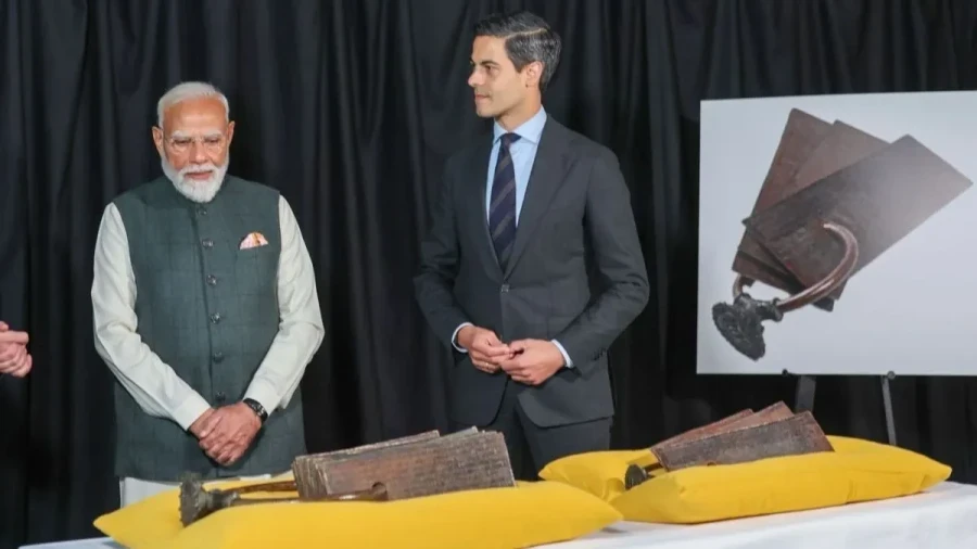 Netherlands Returns 1000 Year Old Chola Era Inscriptions To PM Modi