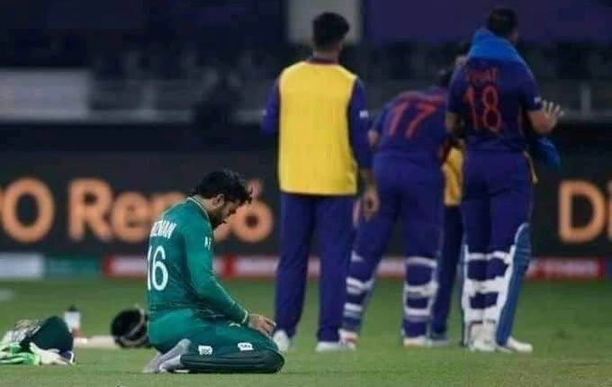 Pakistan's Mohammad Rizwan offers namaz on ground during match vs India, pic goes viral