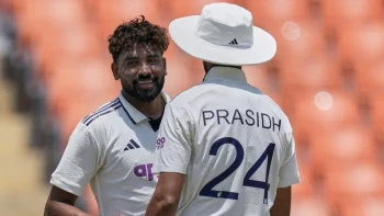 मोहम्मद सिराज का नया हेयर स्टाइल नहीं आया काम, श्रीलंका इलेवन ने पहले दिन बनाए 363 रन