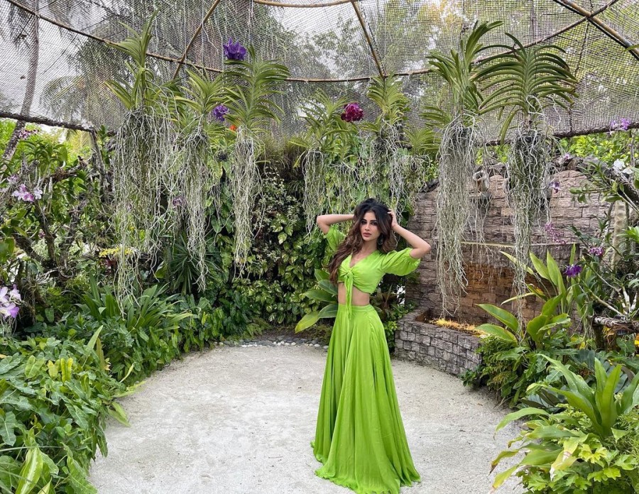 फैंस ने लुटाया मौनी पर प्यार