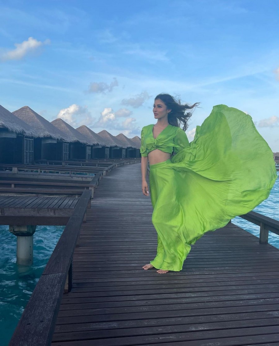 ओप्स मोमेंट का शिकार हुईं मौनी?