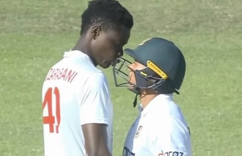 बल्लेबाज को डराने के लिए आंख दिखाने लगा जिम्बाब्वे गेंदबाज, काफी देर तक चला ड्रामा- Video