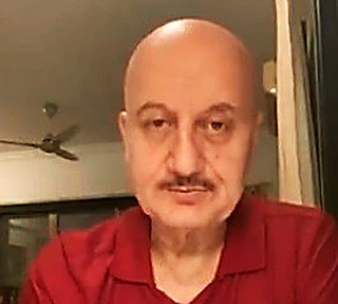 अनुपम खेर ने मां की सेहत पर दी गुड न्यूज!!