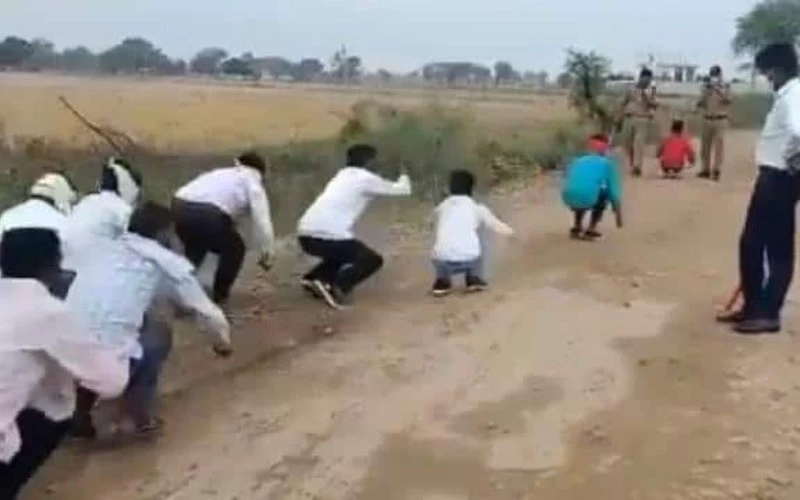 कोरोना कर्फ्यू का उल्लंघन करने पर मिली नागिन डांस करने की सजा - देखें VIDEO