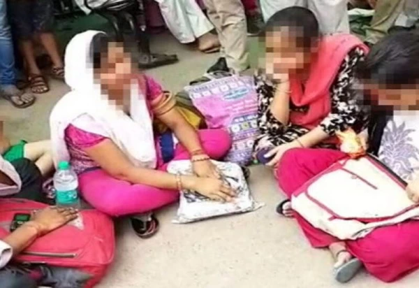 उन्नाव दुष्कर्म पीड़िता की दुर्घटना पर विपक्ष की नारेबाजी- बेटी पढ़ाओ-बेटी बचाओ का क्या हुआ 