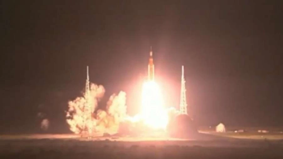 चांद के लिए नासा के ‘न्यू मून रॉकेट’ ने भरी उड़ान, आधी सदी बाद चंद्रमा पर उतरेगा स्पेसशिप