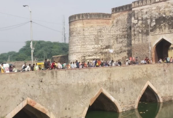 दुनिया में आते ही मिली मौत, नवजात को नहर में फेंका