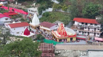 हनुमान अंश का असर: बाबा नीम करोली के कैंची धाम में उमड़ी भारी भीड़