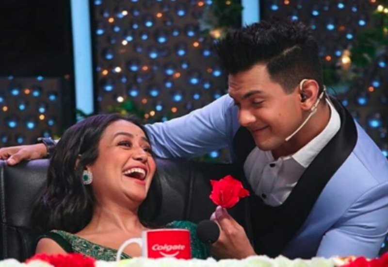 आदित्य नारायण का रोमांटिक अंदाज में प्रपोज