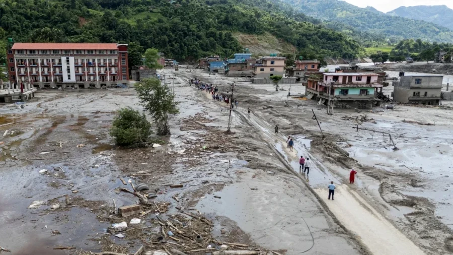 Nepal Flood Crisis: Death Toll Nears 400 As China Warns Of New Disaster