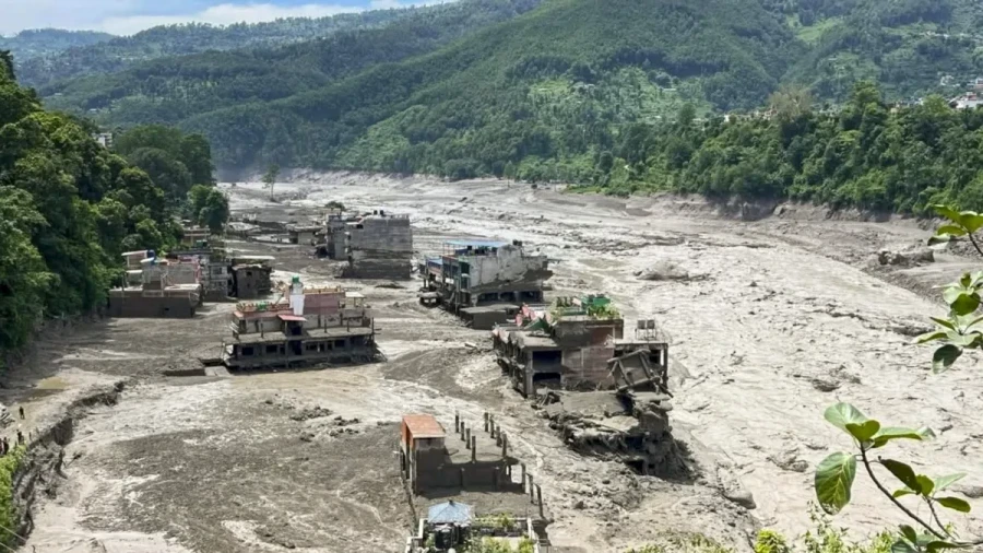नेपाल में भीषण बाढ़ का तांडव: 165 की मौत और 800 से ज्यादा लापता, 300 भारतीय भी शामिल