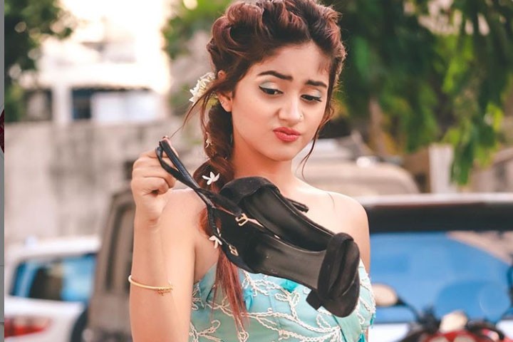 लोकप्रिय टिक टॉक स्टार