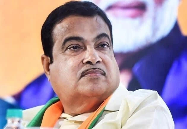 नितिन गडकरी गलत पार्टी में सही व्यक्ति, उनके अधिकार कम किए जा रहे हैं: अशोक चव्हाण