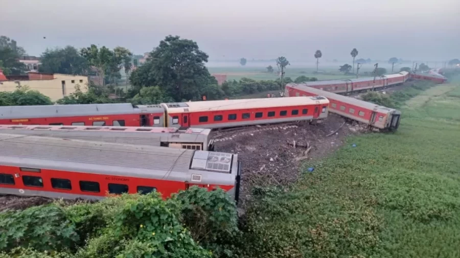 Major train accident in Bihar - North East Express derails, four killed and more than 100 injured