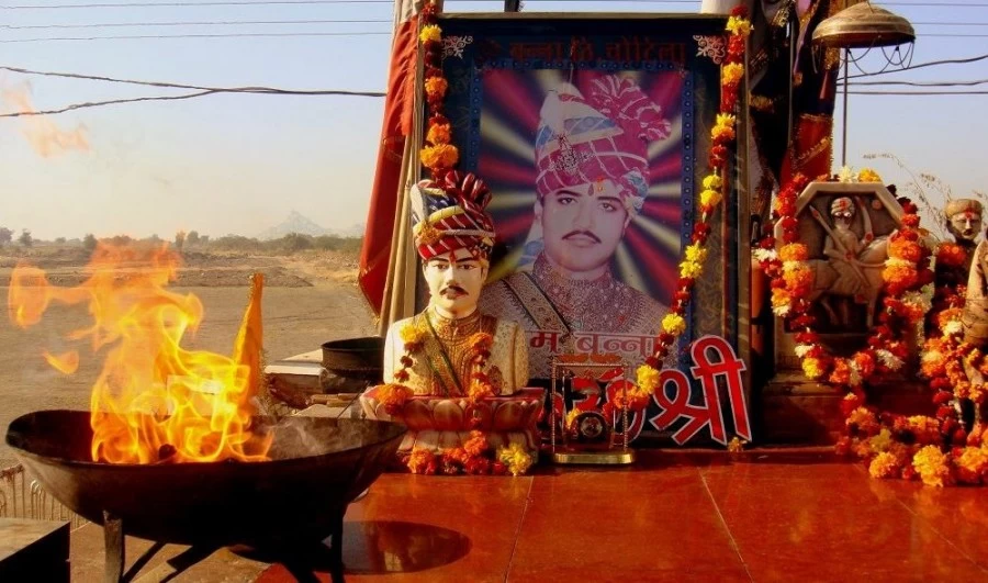 एक इंसान जो बन गया भगवान, इनकी बाइक की भी होती है पूजा