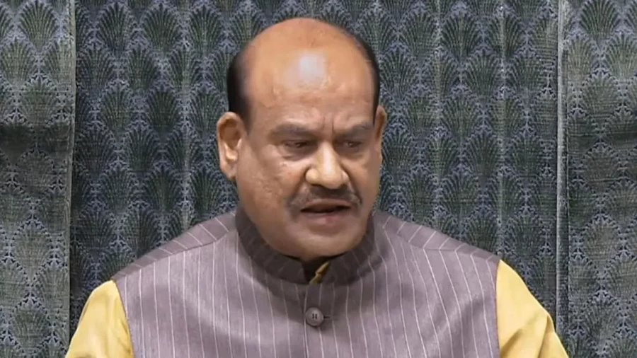 कांग्रेस ने लोकसभा अध्यक्ष ओम बिरला के खिलाफ अविश्वास प्रस्ताव पेश किया।