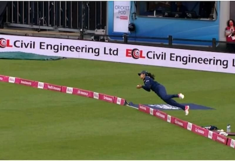 हरलीन देओल ने बाउंड्री पर 'सुपरवुमेन' बन पकड़ा अद्भुत कैच, हर कोई रह गया हैरान, देखें वीडियो