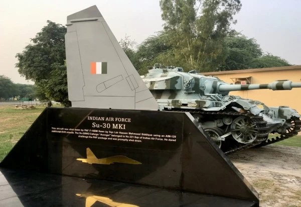 बालाकोट एयर स्ट्राइक में मारे गए पायलट्स के लिए पाकिस्तान ने बनवाया स्मारक