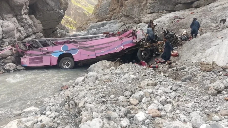 Pakistan Bus Tragedy: 40 Killed as Passenger Bus Plunges into Ravine, 8 Injured