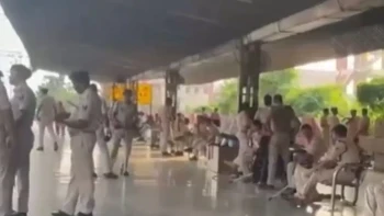 Patna Patliputra Station Violence: Candidates Clash With Police Over Train Delays