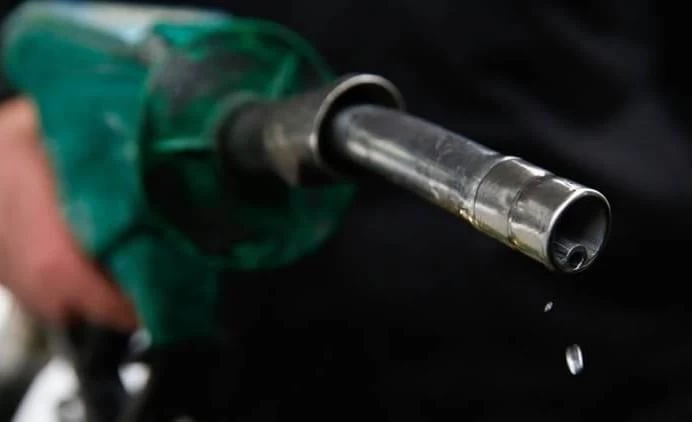 देश में लगातार चौथे दिन पेट्रोल की कीमतों में हुआ इज़ाफा, मुंबई में ₹111.77/लीटर हुई कीमत