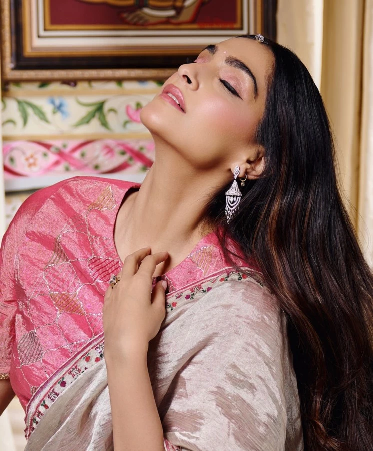 Sonam Kapoor sparkles in Zoya’s Timeless Jewels on Karva Chauth