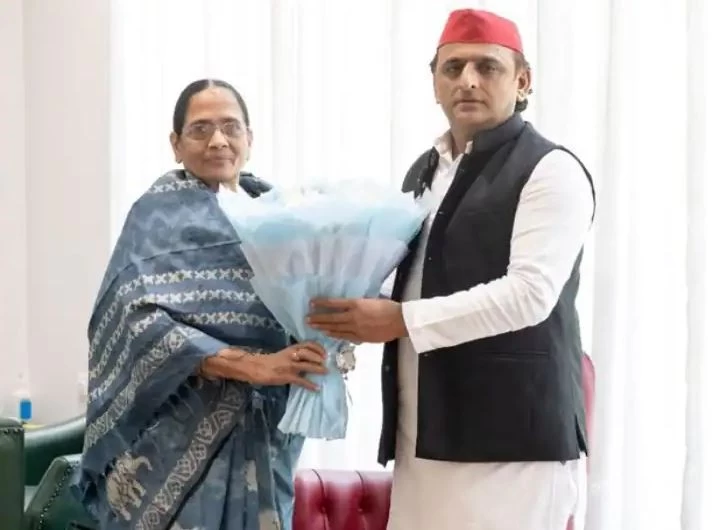 अखिलेश यादव की सामने आयी ये तस्वीरें- क्या यादव ने शुरू की समाजवादी पार्टी गठबंधन को मजबूत करने की कोशिश