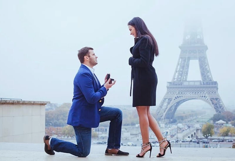 40+ Best Couple Poses for Engegement & Wedding | Ultimate Guide 2021