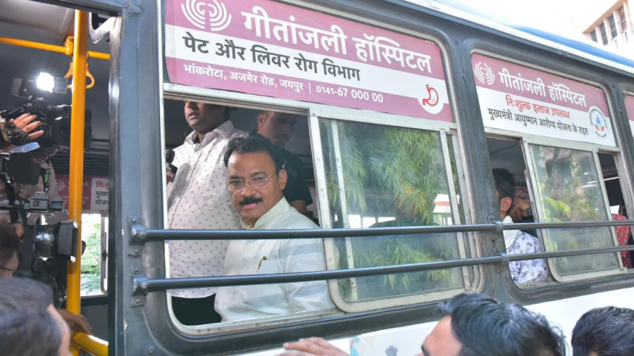ईंधन बचाओ अभियान: डिप्टी सीएम प्रेमचंद बैरवा ने रोडवेज बस से किया सफर, स्टाफ को दिए सख्त निर्देश