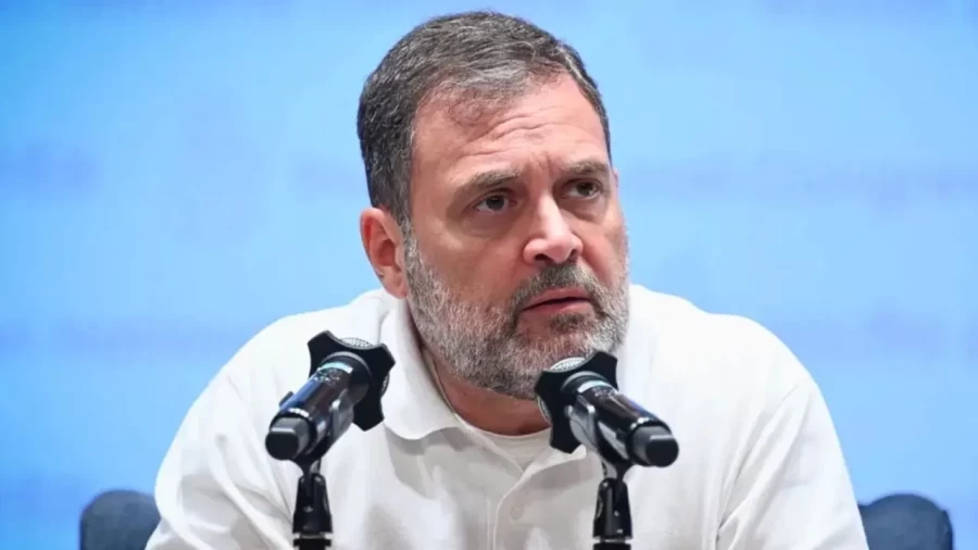 Rahul Gandhi Meets Indore Contaminated Water Victims' Families, Distributes Checks