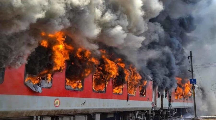 Agneepath Violence is glaring Many times railways affected by protests thousands crores destroyed in 6 years