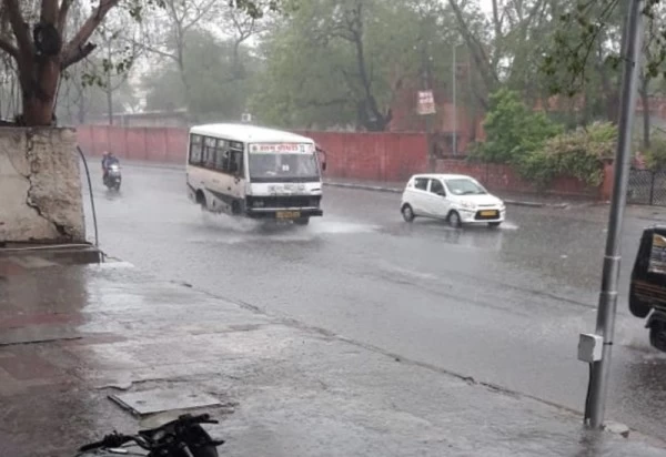 जयपुर व आस-पास झमाझम बारिश, कई इलाकों में भरा पानी