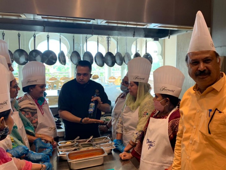 विधायकों के लिए कुकिंग क्सासेज रखी गईं।