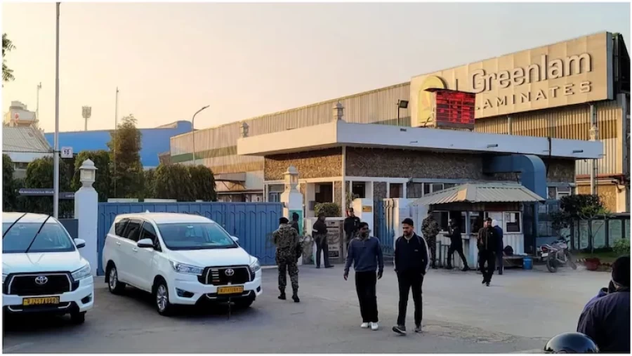 बहरोड़ में ग्रीनलैम लेमिनेट्स पर आयकर छापा, दिल्ली-जयपुर की टीमें तैनात