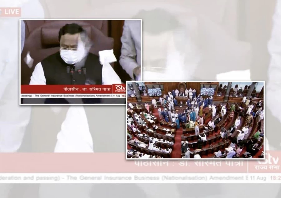 राज्यसभा में विपक्षी सांसदों ने की नारेबाज़ी, कागज़ फाड़कर उछाले